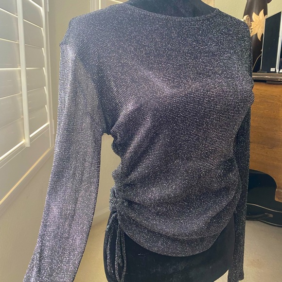 Tops - 🪩 Sparkly Metallic Sheer Overlay Layering Top 🪩